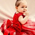 Enfant, Red, Bambin, Rose, Clothing, Baby, Peau, Déguisements, Dress, Child Model, Assis, Textile, Photography, Sleeve, Personne