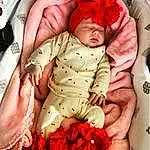 Visage, Joue, Peau, Head, Hand, Bras, Jambe, Mouth, Comfort, Baby Sleeping, Textile, Baby, Gesture, Baby & Toddler Clothing, Rose, Bambin, Red, Baby Safety, Enfant, Abdomen, Personne, Headwear