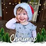 Sourire, Facial Expression, Light, Sleeve, Happy, Christmas Ornament, Baby & Toddler Clothing, Bambin, Christmas Decoration, NoÃ«l, Herbe, Holiday, Christmas Eve, Font, T-shirt, Event, Rectangle, Evergreen, Enfant, Holiday Ornament, Personne, Joy, Headwear