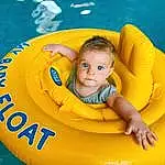 Eau, Baby Float, Baby, Swimming Pool, Yellow, Outdoor Recreation, Bambin, Happy, Leisure, Recreation, Enfant, Personal Protective Equipment, Inflatable, Fun, Baby Products, Bathing, Games, Play, Assis, Baby & Toddler Clothing, Personne