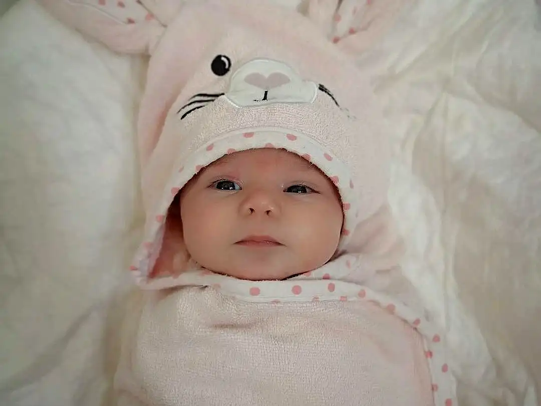 Visage, Head, Lip, VÃªtements dâ€™extÃ©rieur, Yeux, Eyebrow, Comfort, Baby & Toddler Clothing, Human Body, Sleeve, Iris, Baby, Happy, Headgear, Bambin, Flash Photography, Baby Sleeping, Linens, Baby Products, Baby Safety, Personne, Headwear