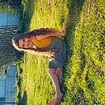 Eau, Coiffure, Daytime, People In Nature, Plante, Azure, Leaf, Botany, Happy, Vegetation, Flash Photography, Sunlight, Herbe, Wall, Fun, Leisure, Grassland, Cool, Woody Plant, Morning, Personne, Joy