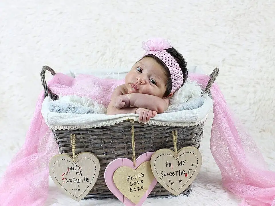 Rose, Enfant, Baby, Baby Products, Basket, Infant Bed, Wicker, Photography, Bambin, Home Accessories, Baby Sleeping, Baby & Toddler Clothing, Headpiece, Personne