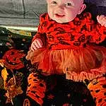 Sourire, Orange, Black, Baby & Toddler Clothing, Sleeve, Bambin, Red, Baby, Pumpkin, Costume Hat, Pattern, Magenta, Trick-or-treat, Enfant, Event, Happy, Déguisements, Baby Products, Cap, Calabaza