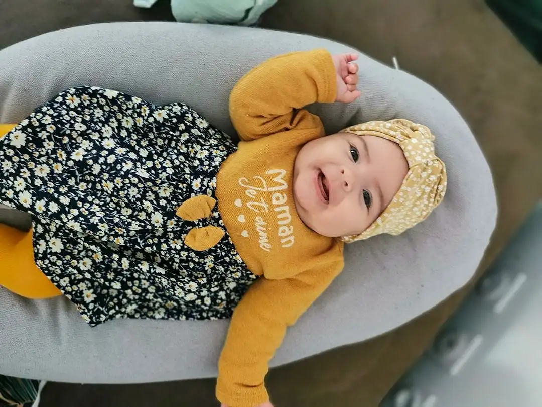 Visage, Lunettes, Sourire, Chapi Chapo, Comfort, Baby & Toddler Clothing, Cap, Textile, Sleeve, Baby Sleeping, Baby, Bambin, Happy, Enfant, Knit Cap, Fashion Accessory, Baby Products, Bois, Beanie, Assis, Personne, Headwear