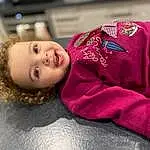 Joue, Sourire, Sleeve, Happy, Bambin, Magenta, Enfant, Carmine, Room, Fun, Baby & Toddler Clothing, Assis, Baby, Portrait Photography, Tradition, Poil, Personne