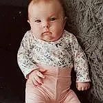 Visage, Nez, Joue, Peau, Head, Lip, Bras, Yeux, Shoulder, Stomach, Baby & Toddler Clothing, Human Body, Neck, Sleeve, Flash Photography, Baby, Iris, Finger, Bambin, Trunk, Personne