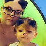 Lunettes, Nez, Peau, Chin, Coiffure, Vision Care, Eyebrow, Facial Expression, Eyewear, Happy, People In Nature, Iris, Leisure, Cool, Morning, Fun, Black Hair, Summer, Umbrella, Personne