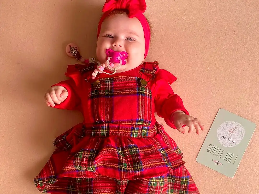 Tartan, Doll, Dress, One-piece Garment, Baby & Toddler Clothing, Jouets, Textile, Sleeve, Rose, Plaid, Plante, Magenta, Fashion Design, Pattern, Waist, Day Dress, Fictional Character, Noël, Baby, Vintage Clothing, Personne, Headwear