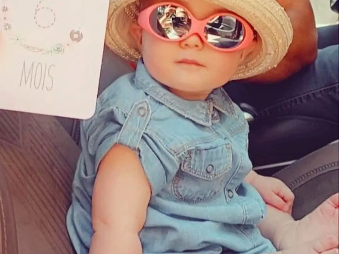 Lunettes, Peau, Lip, Vision Care, Goggles, Sunglasses, Chapi Chapo, Jambe, Cap, Dress, Eyewear, Jouets, Textile, Sleeve, Sun Hat, Doll, Rose, Baby & Toddler Clothing, Thigh, Cool