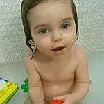 Nez, Visage, Hair, Joue, Peau, Head, Lip, Bras, Mouth, Baby Bathing, Human Body, Stomach, Eyelash, Chest, Bathing, Baby, Finger, Sourire, Baby Playing With Toys, Bambin, Personne