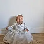 Yeux, Dress, Human Body, Flash Photography, Bois, Iris, Happy, Bridal Clothing, Baby & Toddler Clothing, Bambin, Hardwood, Baby, Bridal Accessory, Gown, Formal Wear, Event, Laminate Flooring, Linens, Personne