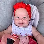 Nez, Joue, Peau, Head, Lip, Sourire, Hand, Yeux, Facial Expression, Jambe, Mouth, Comfort, Human Body, Textile, Baby & Toddler Clothing, Sleeve, Rose, Baby, Eyelash, Bambin, Personne, Joy, Headwear