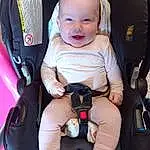 Sourire, Photograph, Blanc, Jambe, Comfort, Black, Lap, Baby, Bambin, Knee, Sneakers, Baby Carriage, Thigh, Fun, Car Seat, Baby & Toddler Clothing, Flash Photography, Auto Part, Personne