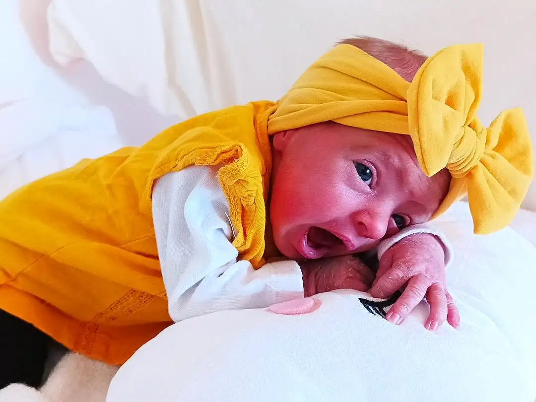 Yeux, Comfort, Human Body, Orange, Baby Sleeping, Happy, Baby, Baby & Toddler Clothing, Chapi Chapo, Headgear, Bambin, Linens, Bedding, Bedtime, Peach, Enfant, Baby Products, Sun Hat, Sieste, Fashion Accessory, Personne, Headwear