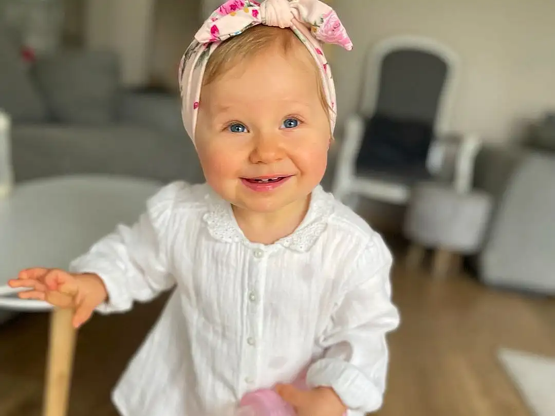 Joue, Sourire, Peau, Facial Expression, Human Body, Baby & Toddler Clothing, Sleeve, Happy, Dress, Flash Photography, Rose, Bambin, Baby, Fun, Bois, Enfant, Sock, Headband, Personne, Joy