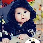 Joue, Facial Expression, Textile, Sleeve, Jacket, Happy, Baby & Toddler Clothing, Baby, Cool, Bambin, Table, Enfant, Fun, Assis, Cap, Recreation, Knit Cap, Hoodie, Hiver, Personne, Headwear