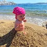 Eau, Ciel, Plage, Chapi Chapo, People In Nature, People On Beach, Bambin, Voyages, Landscape, Horizon, Fun, Leisure, Wind Wave, Sand, Shore, Baby & Toddler Clothing, Baby, Recreation, Enfant, Cap, Personne, Headwear