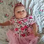 Clothing, Joue, Peau, Lip, Yeux, Baby & Toddler Clothing, Textile, Sleeve, Rose, Iris, Bambin, Magenta, Enfant, Baby, Happy, Pattern, Day Dress, Embellishment, Petal, Linens, Personne, Headwear