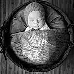 Head, Hand, Yeux, Infant Bed, Comfort, Textile, Baby, Flash Photography, Grey, Bois, Baby Sleeping, Baby Carriage, Baby & Toddler Clothing, Bambin, Basket, Enfant, Herbe, Monochrome, Baby Products, Personne
