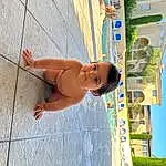 Eau, Leisure, Thigh, Fun, Happy, Ciel, Barechested, Elbow, Bambin, Chest, Human Leg, Trunk, People In Nature, Arbre, Abdomen, House, Enfant, Vacation, Sun Tanning, Personne