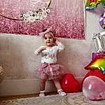 Blanc, Purple, Green, Textile, Rose, Happy, Balloon, Bambin, Jouets, Magenta, Fleur, Enfant, Event, Party Supply, Pattern, Room, Fun, Sock, Personne, Joy, Headwear