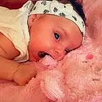Visage, Joue, Peau, Lip, Chin, Eyebrow, Yeux, Mouth, Muscle, Textile, Eyelash, Baby, Baby & Toddler Clothing, Finger, Rose, Happy, Bambin, Close-up, Fun, Enfant, Personne, Headwear