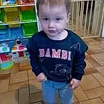 Baby & Toddler Clothing, Bambin, Sleeve, Fun, Sourire, Enfant, Baby, Jouets, Shelf, T-shirt, Room, Sock, Baby Products, Cleanliness, Play, Chapi Chapo, Personne