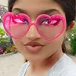 Forehead, Nez, Lunettes, Lip, Vision Care, Sourire, Eyelash, Plante, Lipstick, Eye Glass Accessory, Eyewear, Jaw, Rose, Cool, Happy, Sunglasses, Goggles, Bangs, Personal Protective Equipment, Magenta, Personne, Joy