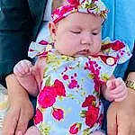 Visage, Peau, Head, Yeux, Facial Expression, Bleu, Baby & Toddler Clothing, Sleeve, Purple, Yellow, Rose, Baby, Dress, Happy, Red, Bambin, Thigh, Fun, Herbe, Pattern, Personne, Headwear