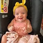 Joue, Peau, Sourire, Facial Expression, Mouth, Oreille, Finger, Chapi Chapo, Happy, Baby, Bambin, Comfort, Enfant, Baby & Toddler Clothing, Thumb, Car Seat, Baby Products, Fun, Baby Laughing, Fashion Accessory, Personne, Joy