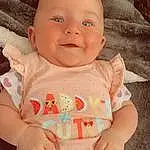 Clothing, Visage, Nez, Joue, Peau, Head, Sourire, Lip, Chin, Stomach, Yeux, Mouth, Human Body, Baby & Toddler Clothing, Sleeve, Baby, Iris, Rose, Happy, Personne