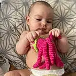 Joue, Peau, Joint, Head, Lip, Hand, Mouth, Shoulder, Yeux, Neck, Comfort, Human Body, Baby & Toddler Clothing, Gesture, Finger, Rose, Baby, Nail, Thumb, Thigh, Personne