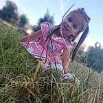 Ciel, Plante, Yeux, Flash Photography, People In Nature, Happy, Dress, Herbe, Faon, Grassland, Landscape, Meadow, Long Hair, Prairie, Blond, Field, Brown Hair, Spring, Doll, Magenta, Personne