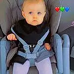 Visage, Joint, Peau, Head, Shoe, Jambe, Blanc, Black, Human Body, Sleeve, Baby & Toddler Clothing, Baby, Seat Belt, Thigh, Comfort, Knee, Bambin, Chair, Personal Protective Equipment, Personne