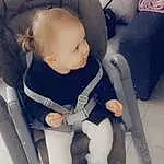 Visage, Joue, Head, Comfort, Baby Carriage, Baby & Toddler Clothing, Baby, Thigh, Chair, Bambin, Baby Safety, Lap, Car Seat, Knee, Human Leg, Baby Products, Enfant, Baby In Car Seat, Baby Sleeping, Electric Blue, Personne