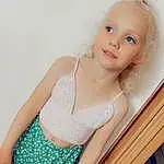 Joint, Hand, Coiffure, Shoulder, Bras, Jambe, Muscle, Human Body, Sourire, Debout, Waist, Flash Photography, Thigh, Finger, Happy, Knee, Chest, Baby, Baby & Toddler Clothing, Trunk, Personne, Joy