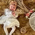 Yeux, Mythical Creature, Baby, Bois, Baby & Toddler Clothing, Headgear, Faon, Bambin, Headpiece, Happy, Beauty, Angel, Enfant, Art, Blond, Event, Costume Hat, Hair Accessory, Jouets, Feather, Personne, Headwear