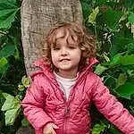 Joue, Plante, VÃªtements dâ€™extÃ©rieur, People In Nature, Green, Leaf, Botany, Sleeve, Gesture, Happy, Baby & Toddler Clothing, Rose, Herbe, Jacket, Bambin, Enfant, Sourire, Spring, Bois, Thumb, Personne