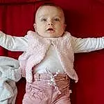 Visage, Nez, Joue, Peau, Chin, Yeux, Shoulder, Jambe, Baby & Toddler Clothing, Human Body, Neck, Sleeve, Baby, Gesture, Iris, Bambin, Thumb, Happy, Trunk, Personne