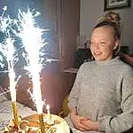 Sourire, Nourriture, Candle, Shirt, Tableware, Fireworks, Cake, Cake Decorating, Birthday Candle, Table, Plate, Cuisine, Baked Goods, Dish, Birthday Cake, Wax, Picture Frame, Party Supply, Flame, Fire, Personne, Joy