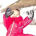Neige, Sourire, Glove, Freezing, Happy, Leisure, Bambin, Geological Phenomenon, Recreation, Slope, Fun, Hiver, Event, Winter Sport, Ice Cap, Playing In The Snow, Enfant, Laugh, Vacation, Magenta, Personne