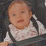 Joue, Peau, Head, Yeux, Facial Expression, Baby Carriage, Baby, Iris, Baby & Toddler Clothing, Bambin, Baby Safety, Baby Products, Enfant, Assis, Fun, Comfort, Vrouumm, Infant Bed, Personne