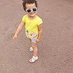 Plante, Jambe, Human Body, People In Nature, Thigh, Sunglasses, Herbe, Baby & Toddler Clothing, Asphalt, Bambin, Human Leg, Leisure, Knee, Recreation, Foot, Fun, Happy, Sand, Baby, Soil, Personne, Joy