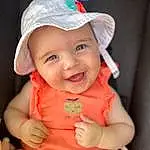 Visage, Joue, Sourire, Peau, Head, Lip, Yeux, Baby, Sleeve, Chapi Chapo, Baby & Toddler Clothing, Happy, Rose, Cap, Bambin, Red, Baseball Cap, Fun, Enfant, Baby Products, Personne, Headwear