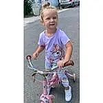 Bicycle, Visage, Wheel, Tire, Shoe, Bicycles--equipment And Supplies, Sourire, Bicycle Frame, Bicycle Tire, Bicycle Accessory, Vehicle, Sleeve, Bicycle Handlebar, Bicycle Part, Bicycle Wheel, Rose, Baby & Toddler Clothing, Bambin, Sneakers, Riding Toy, Personne, Joy