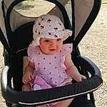 Baby Carriage, Baby Products, Rose, Enfant, Baby, Bambin, Baby Carrier, Meubles, Assis, Baby & Toddler Clothing, Car Seat, Baby In Car Seat, Personne, Headwear