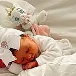 Enfant, Baby, Baby Sleeping, Hair Accessory, Bedtime, Headgear, Textile, Sleep, Naissance, Sieste, Comfort, Personne