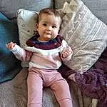 Peau, Hand, Comfort, Textile, Purple, Gesture, Rose, Bois, Finger, Thigh, Baby & Toddler Clothing, Knee, Bambin, Baby, Lap, Enfant, Trunk, Couch, Linens, Human Leg, Personne