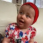 Nez, Visage, Joue, Peau, Head, Lip, Chin, Mouth, Shoulder, Yeux, Facial Expression, Neck, Baby & Toddler Clothing, Dress, Sleeve, Debout, Comfort, Happy, Thigh, Knee, Personne, Under Exposed